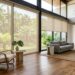 Adeus às cortinas pesadas de tecido: 5 ideias modernas para janelas que serão tendência em 2026
