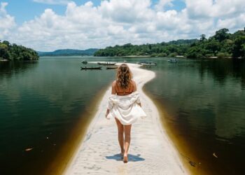 Eleita pelo The Guardian a praia de água doce mais bonita do mundo: a vila de 6 mil moradores que vira Caribe na seca e some na cheia