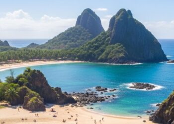 Essa praia brasileira tem areia tão clara e fina que não esquenta, o visual parece de outro país