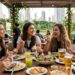 A psicologia explica por que quem sempre responde “tanto faz” ao escolher onde comer pode estar evitando conflito até em decisões simples