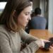 Segundo a psicologia, pessoas que mantêm o celular sempre no silencioso podem estar tentando reduzir estímulos constantes que geram ansiedade