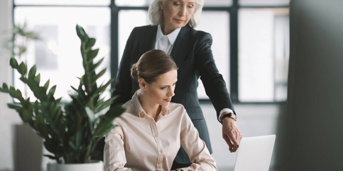 A psicologia diz que quem sente necessidade de agradar no trabalho pode estar buscando segurança profissional