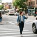 Aqueles que acenam para agradecer aos motoristas que lhes dão passagem: 8 traços de personalidade específicos