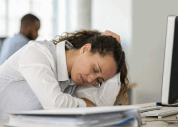 Dormir menos de 6 horas pode afetar sua memória e você talvez não perceba os sinais no dia a dia