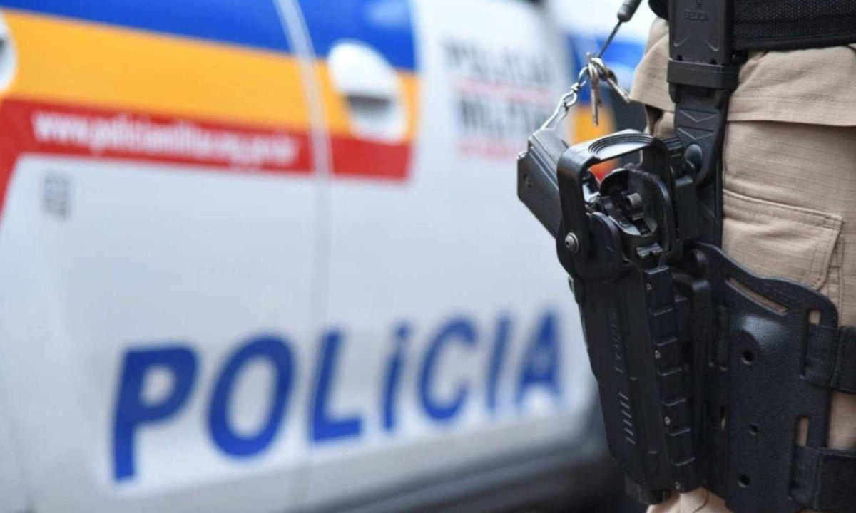 Menina de 11 anos aciona a PM e ajuda a salvar mãe ameaçada com facão