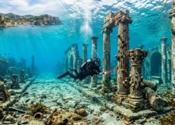 Arqueólogos descobrem cidade submersa com mais de 3 mil anos