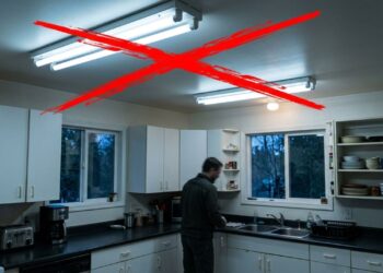 Adeus às lâmpadas de luz fria de hospital na cozinha: a nova tendência é mais elegante e proporciona conforto visual