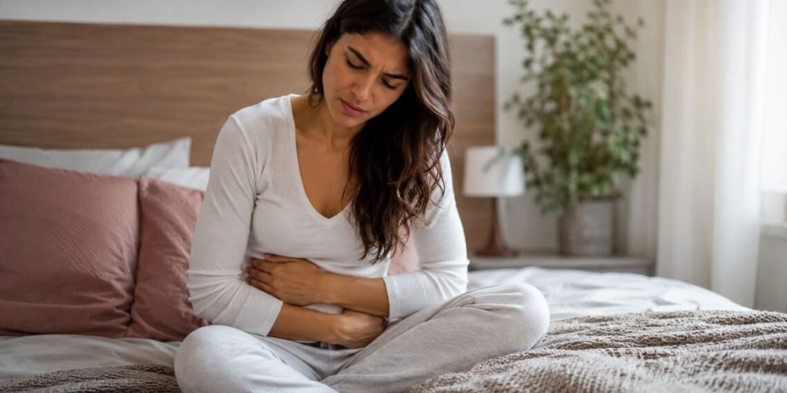 Dor forte na menstruação nem sempre é normal e médicos fazem alerta as mulheres