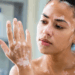 Vitiligo pode surgir após estresse? O que a ciência descobriu sobre as manchas brancas espalhadas pelo seu corpo