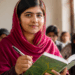 Malala Yousafzai, defensora da educação e Nobel da Paz: “Uma criança, um professor, um livro e uma caneta podem mudar o mundo.”