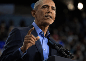 Barack Obama, líder político e orador inspirador: “A mudança nunca virá se esperarmos por outra pessoa.”