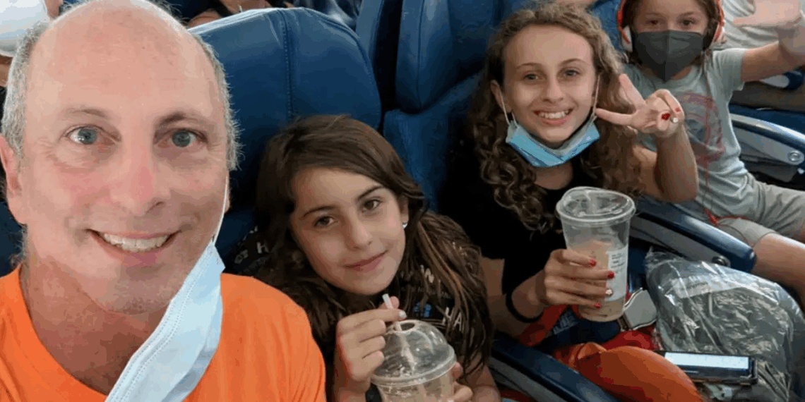 Mudamos a família para o Havaí pelo emprego da minha esposa; agora estamos nos separando e voltamos a Nova York com as crianças