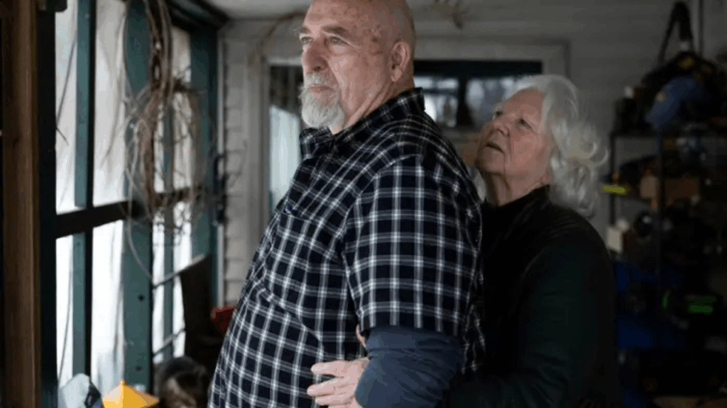 Tenho 76 anos e dirijo para o Uber porque perdi minhas economias com o tratamento de câncer da minha esposa; não sei até quando aguento