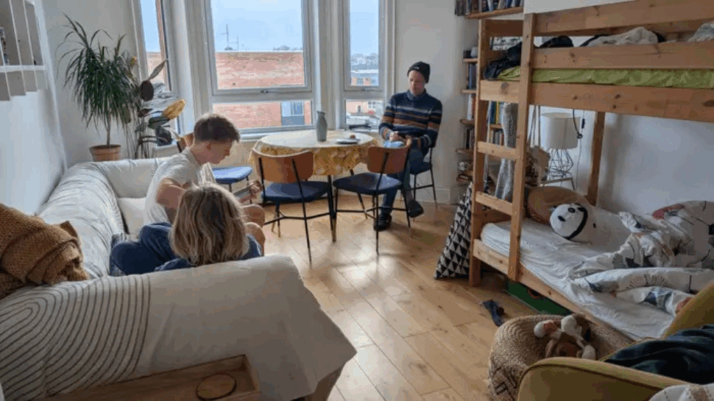 Colocamos nossa família de 4 pessoas em um apartamento de um quarto; em muitos aspectos, ficou muito melhor
