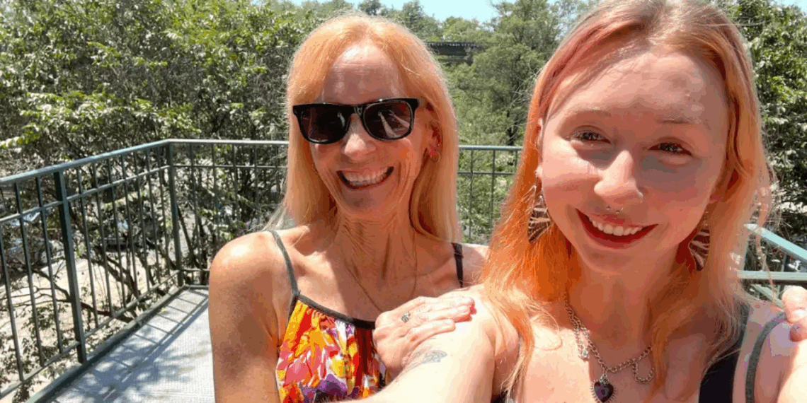 Conforme minha mãe foi envelhecendo, tive que cuidar mais dela; me arrependo do tempo que perdi com minha filha mais nova