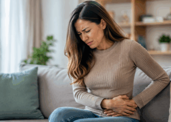 Dor do lado esquerdo da barriga pode esconder um problema intestinal pouco percebido