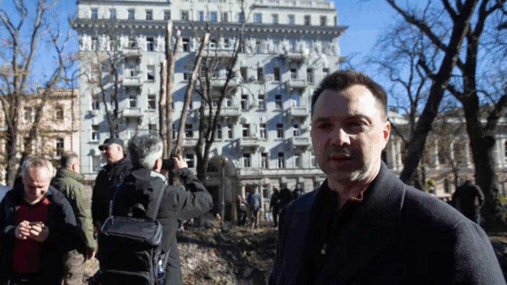 O verdadeiro poder na Ucrânia: o braço direito de Zelensky pode estar entregando o país aos oligarcas?