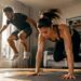 Até 300 calorias em meia hora? Veja os 3 exercícios que ajudam a perder barriga em casa