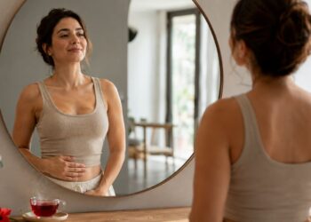 Nem dieta milagrosa, nem suplemento caro: o que realmente faz os chás para emagrecer funcionarem