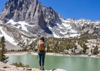 Fiz viagens solo para mais de 22 países diferentes, aqui estão as 9 coisas que eu nunca viajo sem