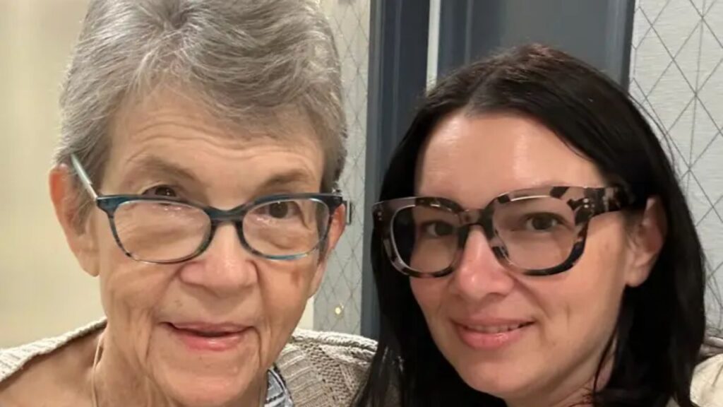 Minha mãe com Parkinson foi morar com minha família. Com o passar do tempo, ficou difícil demais cuidar dela.