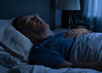 Não é apenas uma noite mal dormida: dor de cabeça ao despertar pode revelar um problema de saúde importante
