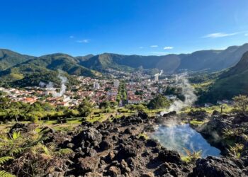 1ª em qualidade de vida em Minas e única do Brasil dentro de um vulcão: a Cidade das Rosas tem águas a 45°C e reconhecimento europeu