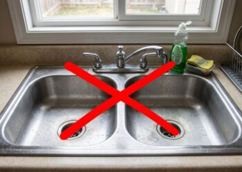 Adeus às pias de alumínio que riscam fácil: a tendência minimalista para embutir pias de quartzo invisíveis na cozinha
