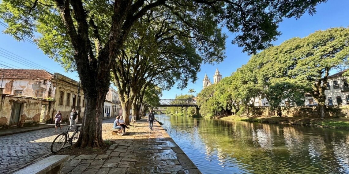 Fundada em 1767 e a 160 km da capital: essa cidade paulista guarda o salão de humor mais antigo do mundo e um campus de 915 hectares que parece jardim inglês