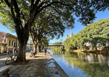 Fundada em 1767 e a 160 km da capital: essa cidade paulista guarda o salão de humor mais antigo do mundo e um campus de 915 hectares que parece jardim inglês