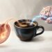 Que efeitos tomar café de estômago vazio causa na mucosa gástrica e também no sistema nervoso?