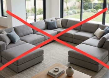 Adeus aos sofás modulares quadrados gigantes que bloqueiam o fluxo da sala: as tendências de sofás curvos e arredondados orgânicos que vão dominar em 2026