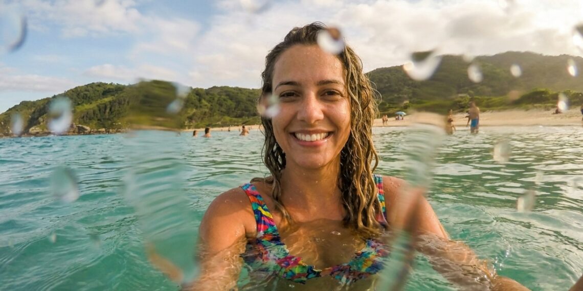 A praia catarinense onde água é mais quente que o normal: não dá choque térmico e permite entrar sem sofrimento