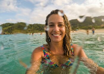 A praia catarinense onde água é mais quente que o normal: não dá choque térmico e permite entrar sem sofrimento