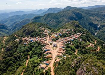 14 cachoeiras em 6 km e luz elétrica só nos anos 70: o vilarejo mineiro a 1.300 metros que nasceu em 1717