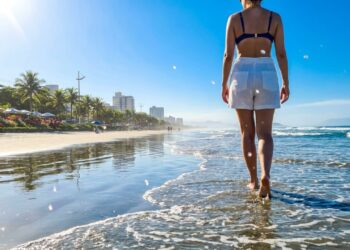 Mais de 5 km de jardins à beira-mar e 6ª melhor qualidade de vida do Brasil: a cidade que virou paraíso de orla no litoral paulista