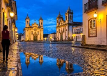 A cidade fundada em 1713 onde os sinos falam e mais de 700 imóveis preservados desde o século 18 contam a história de Minas
