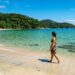 A ilha paulista com sete praias de águas cristalinas e uma trilha subaquática única no litoral norte