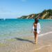 A antiga vila de pescadores que atraí visitantes do mundo inteiro com águas da cor do Caribe e baleias jubarte na costa