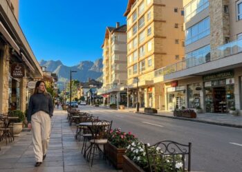 Eleita a 5ª melhor cidade do Rio em qualidade de vida: a serra de 871 metros que abriga o pico que estampa a bandeira do estado