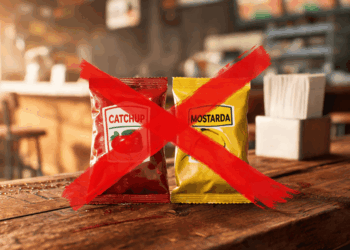 Adeus aos sachês de plástico para molhos e mel: bares e restaurantes terão até agosto para retirá-los de circulação