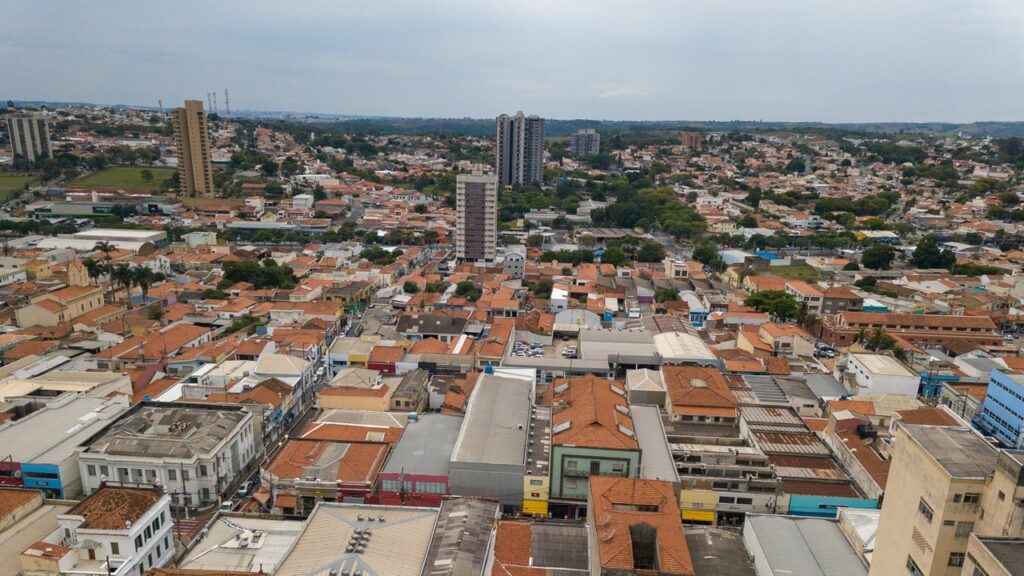 A cidade dos exageros que já foi a mais rica de São Paulo e guarda rochas de 280 milhões de anos