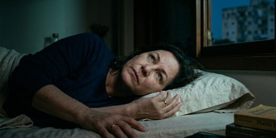 Pessoas que repassam diálogos na cabeça antes de dormir, podem ter crescido sob pressão constante para não errar