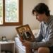 A psicologia sugere que o maior sofrimento em famílias narcisistas vem do fato de a vítima não ser acreditada por ninguém fora do lar