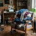 O que significa deixar roupas jogadas na cadeira segundo a psicologia do comportamento