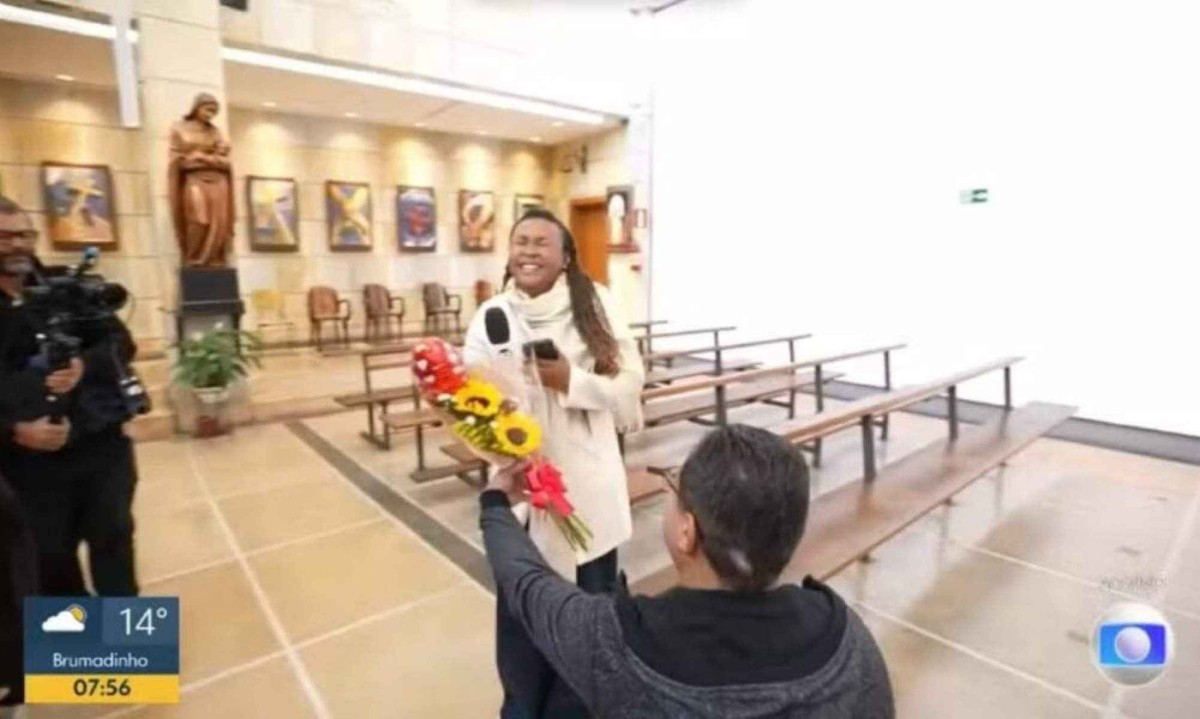 Repórter da Globo é pedida em casamento ao vivo no Dia dos Namorados
