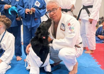 Empresário e judoca Fernando Silva realiza palestra sobre respeito e proteção animal durante evento em colégio