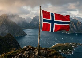 Por que a bandeira da Noruega tem azul, branco e vermelho, e qual a origem real dessa cruz nórdica que poucos conhecem?