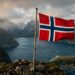 Por que a bandeira da Noruega tem azul, branco e vermelho, e qual a origem real dessa cruz nórdica que poucos conhecem?