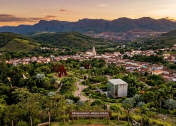 24º lugar no ranking do New York Times e único destino brasileiro: a cidade mineira com o maior museu a céu aberto do mundo